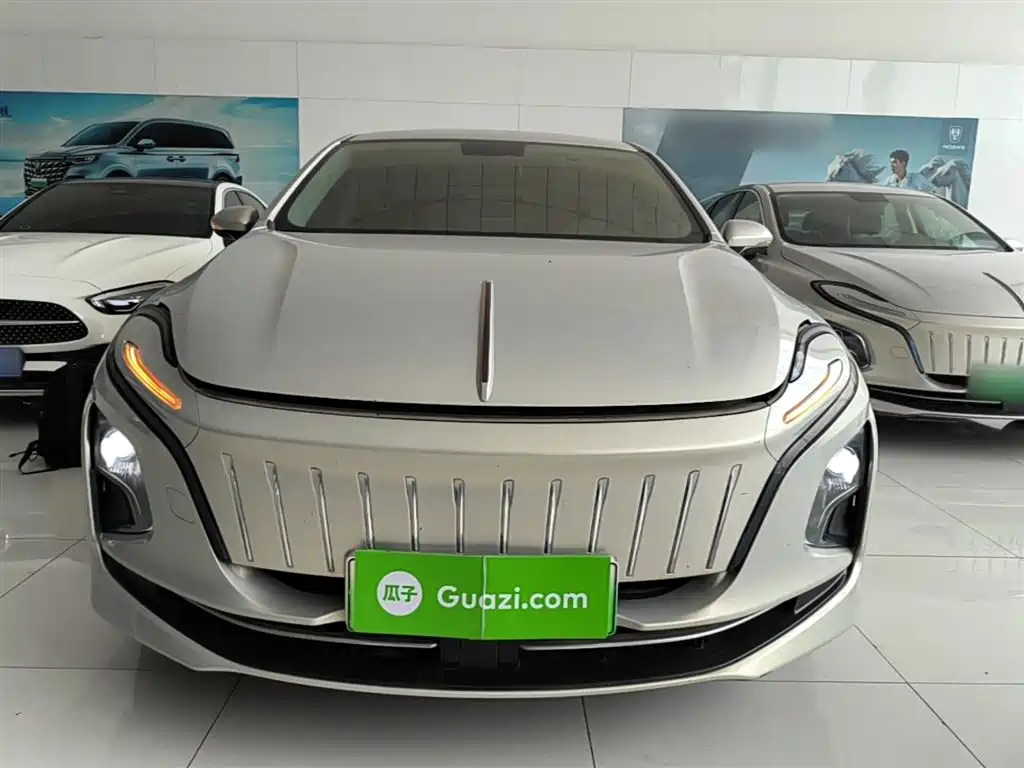 Hongqi E-QM5 2022 431km Charging Enjoyment Edition фото 3