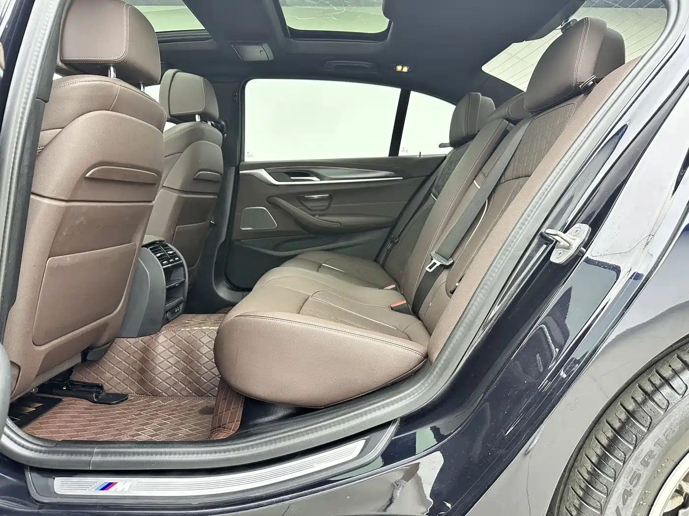 BMW 5 Series New Energy 2022 Facelift II 535Le Pioneer Edition M Sport Package фото 15