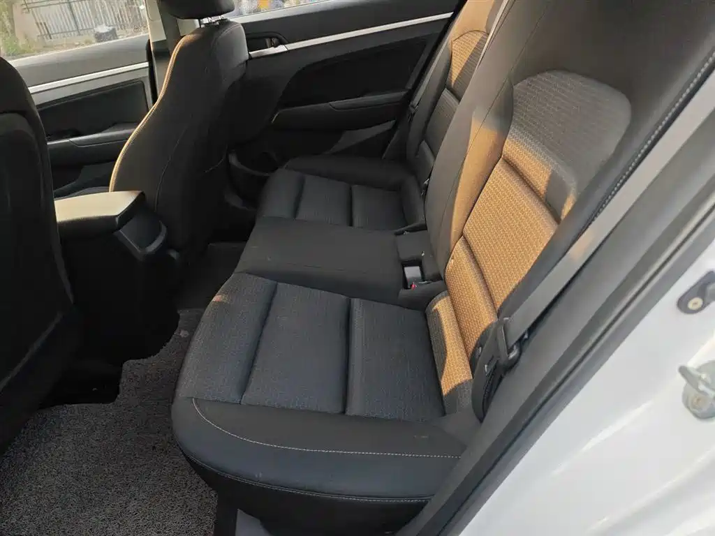 Hyundai Elantra 2016 Model 1.6L Automatic Smart Elite фото 14
