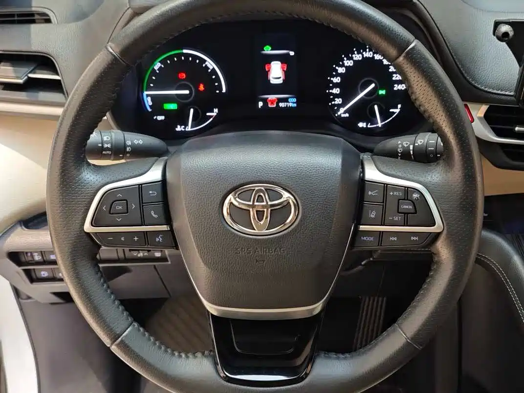 Toyota Sienna 2021 2.5L Hybrid Premium Edition фото 10