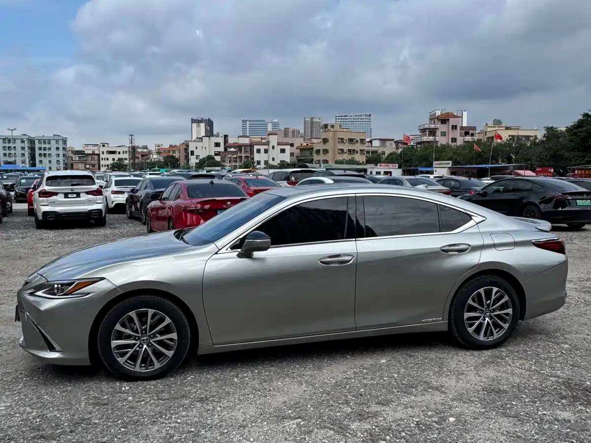 Lexus ES 2022 300h Ultimate Edition фото 6