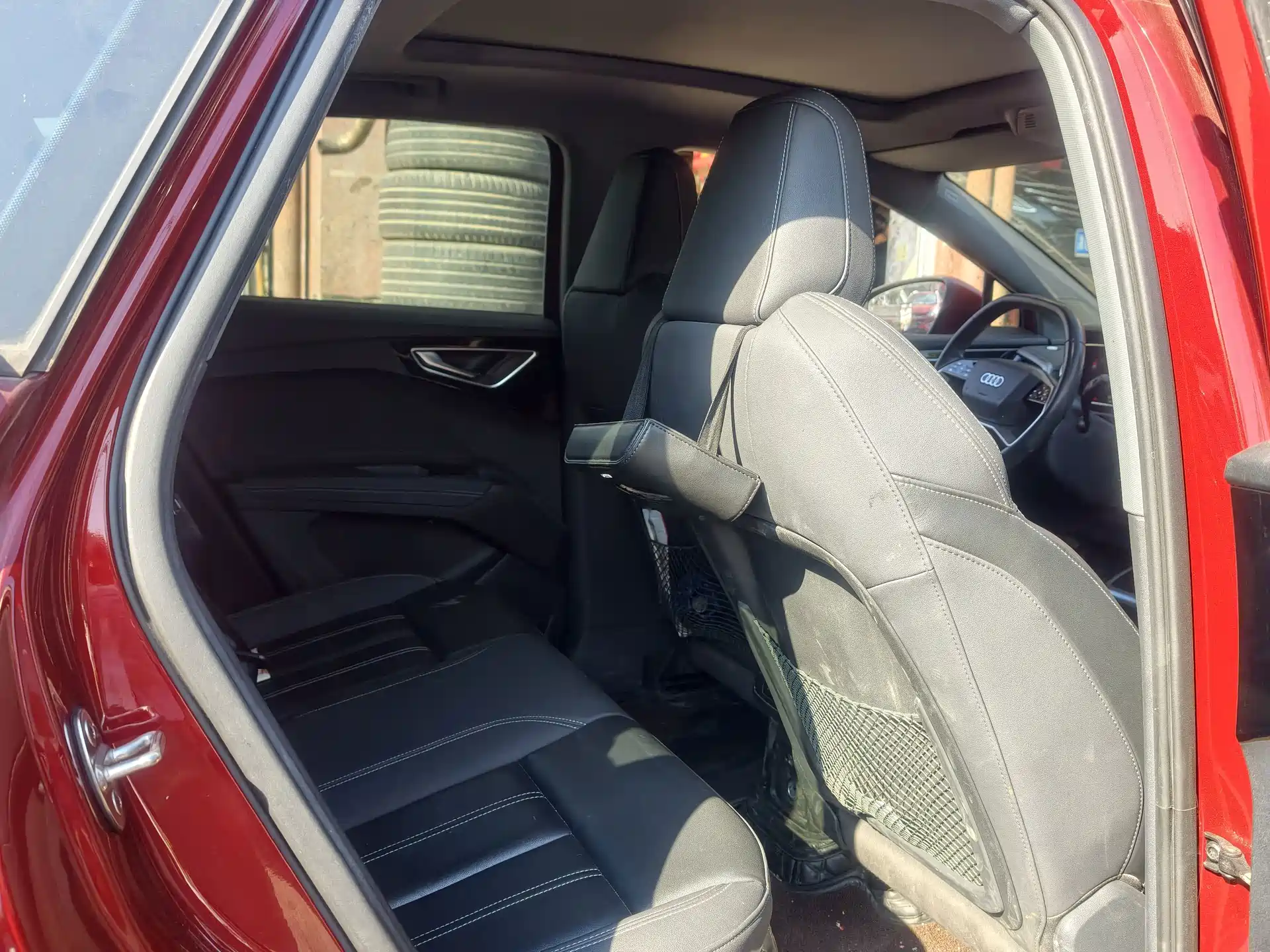 Photo 4 - Audi Q4 e-tron
