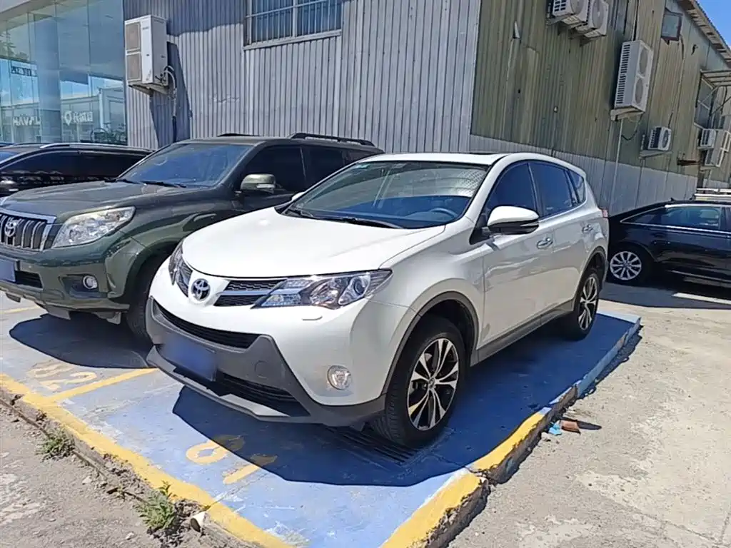Toyota RAV4 Rongfang 2015 2.5L Automatic 4WD Elite Edition фото 2