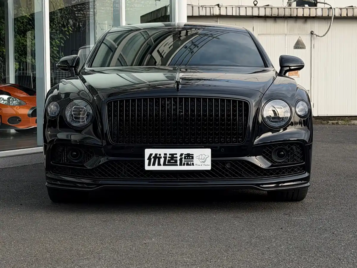 Фото 2 - Bentley Flying Spur