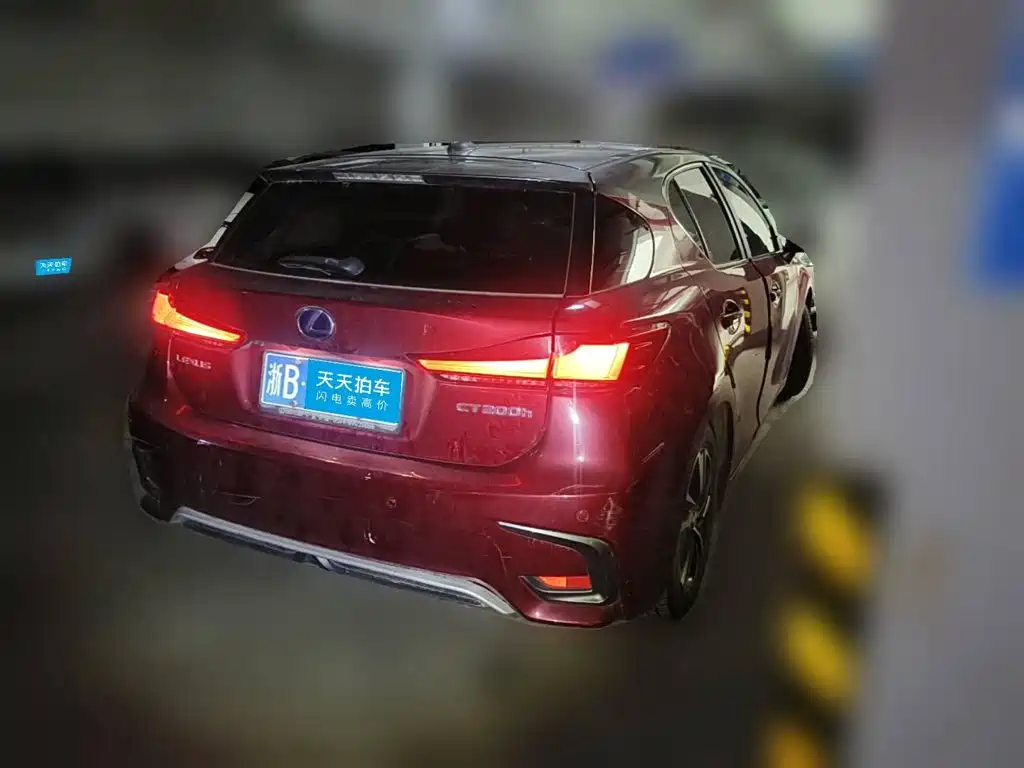Lexus CT 2017 2017 CT200h Comfort Two-Tone China V
