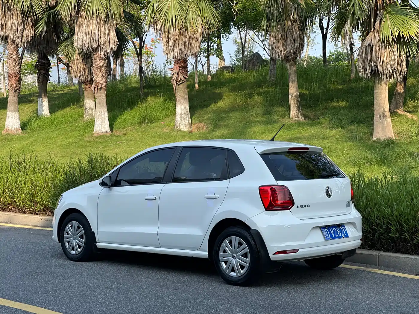 Volkswagen Polo 2016 1.4L Automatic Trend фото 5