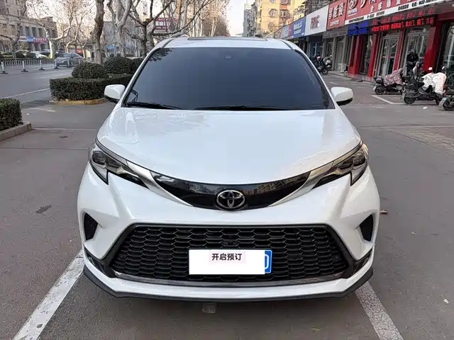 Toyota Granvia 2024 2.5L Hybrid Premium PLUS