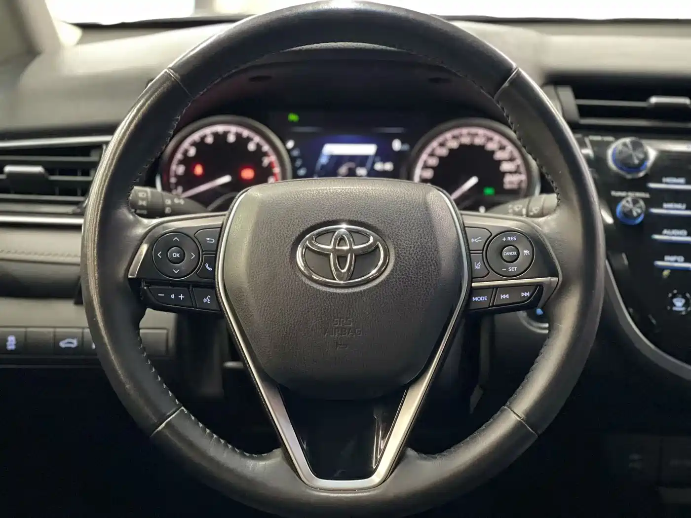 Toyota Camry 2018 2.5G Luxury Edition фото 3