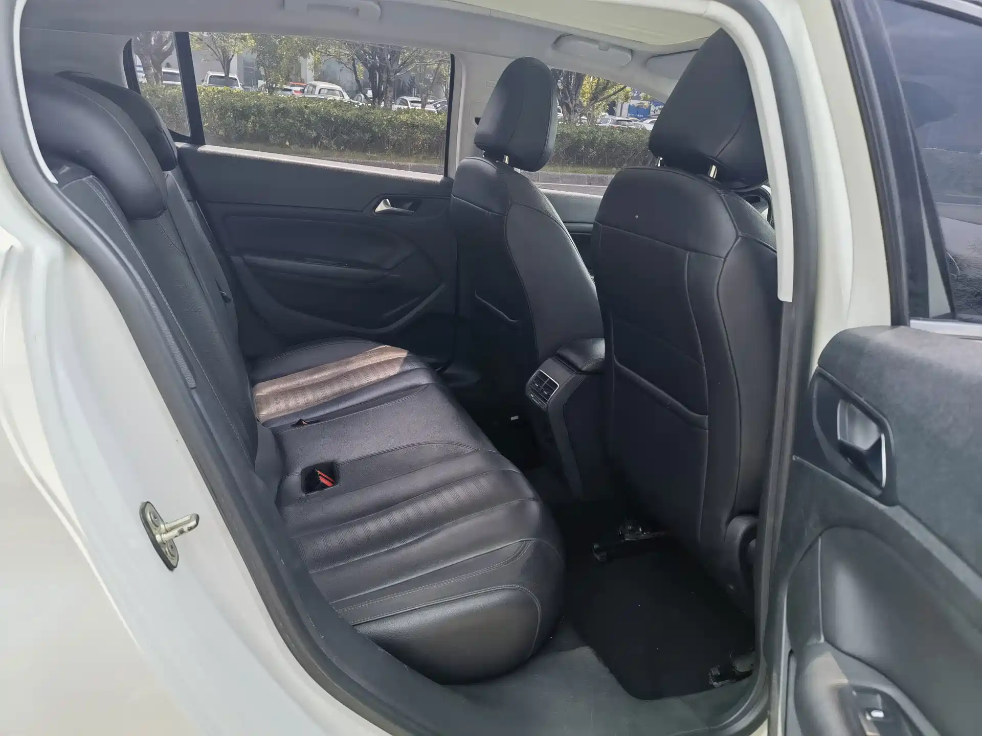 صورة 9 - Peugeot 308S