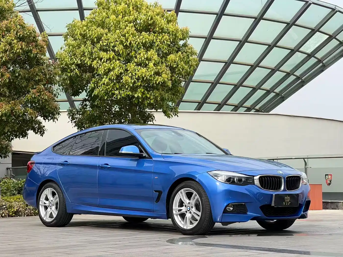 BMW 3 Series GT 2018 320i Fashion фото 3