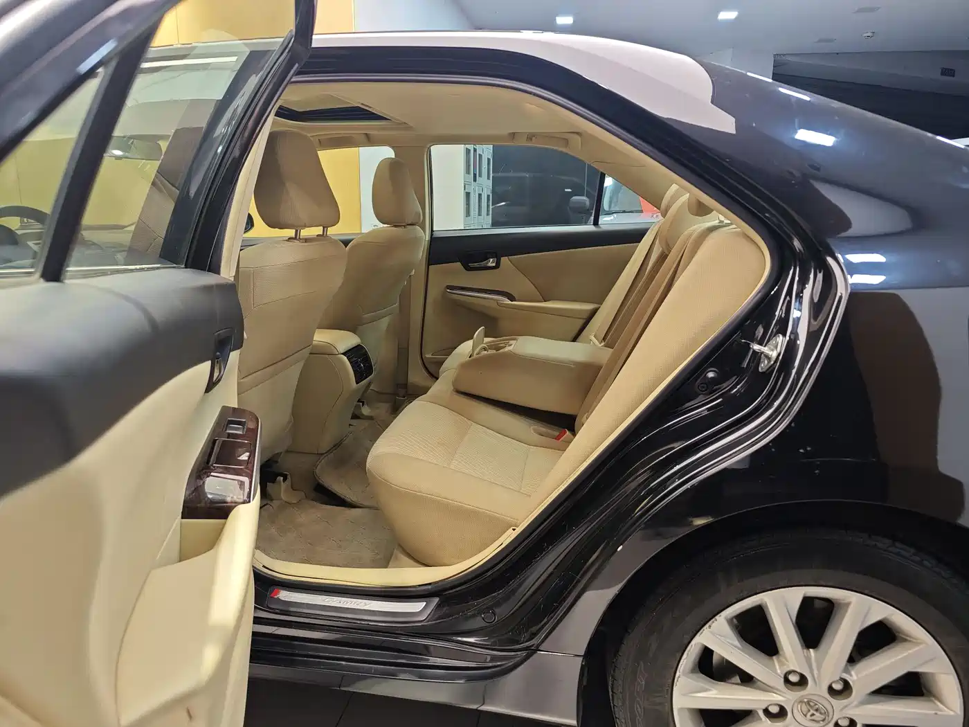 Toyota Camry 2016 2.0E 10th Anniversary Elite Edition фото 22