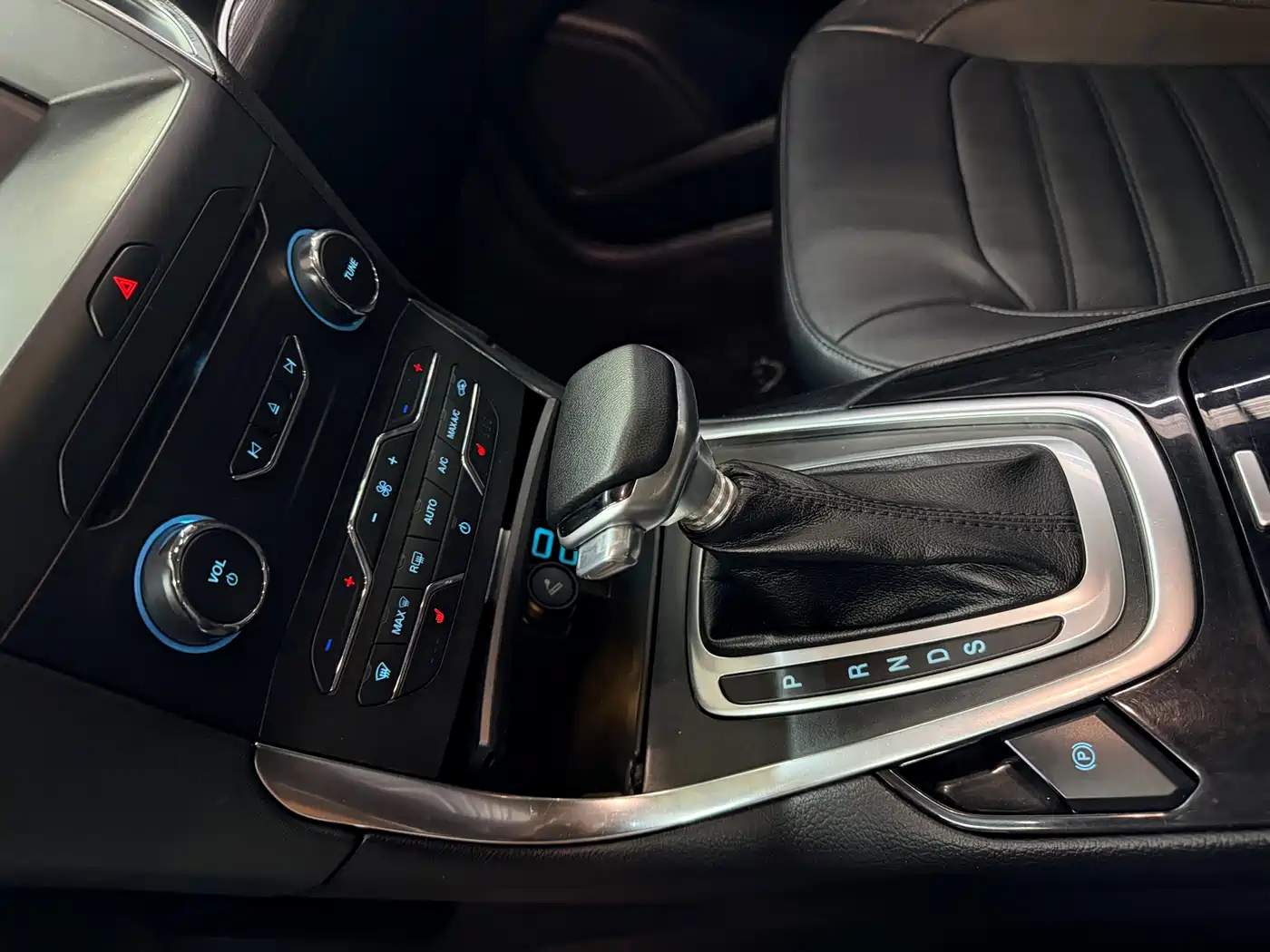 Фото 12 - Ford Edge