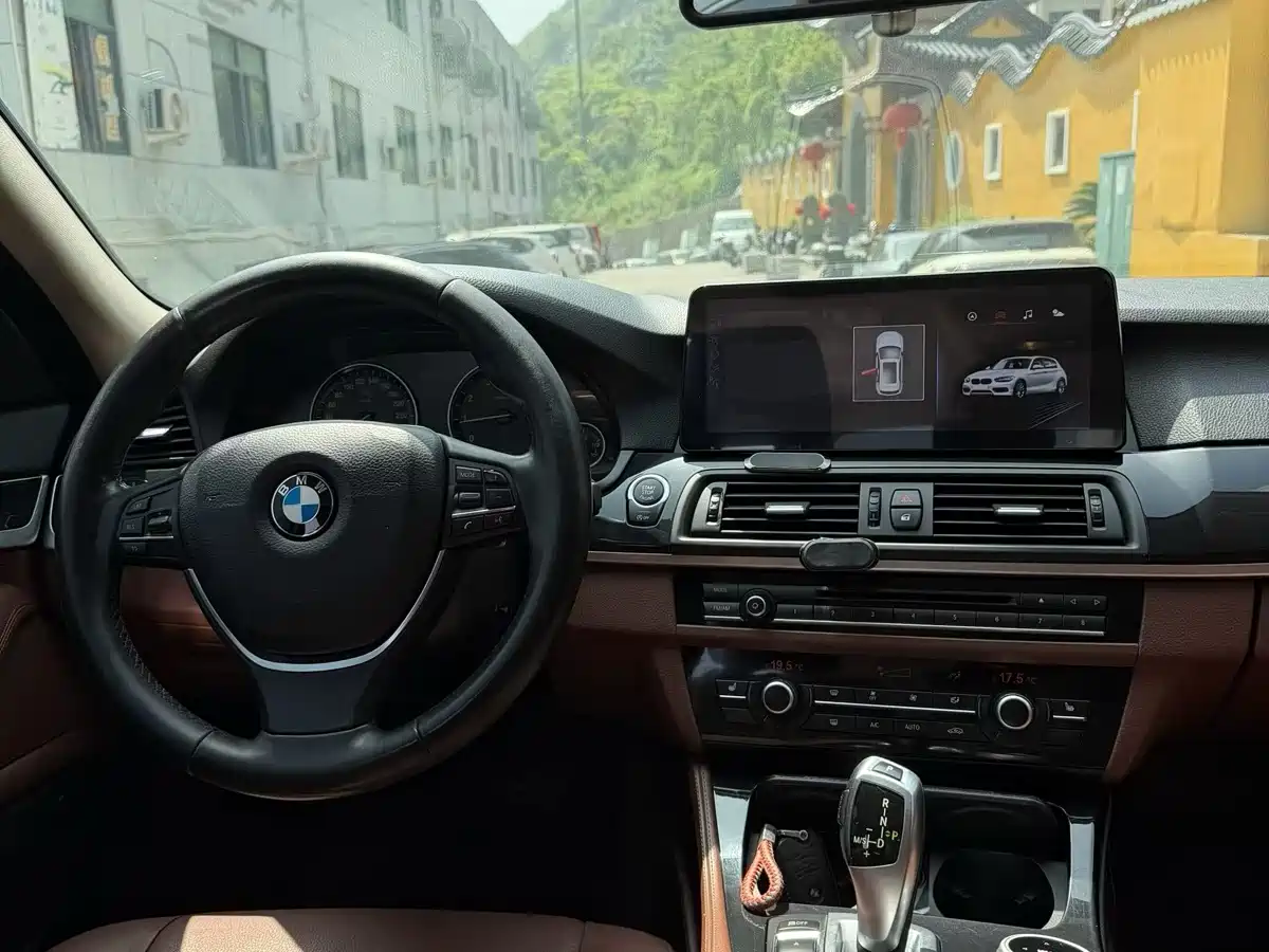 BMW 5 Series 2017 520Li Classic Edition фото 6