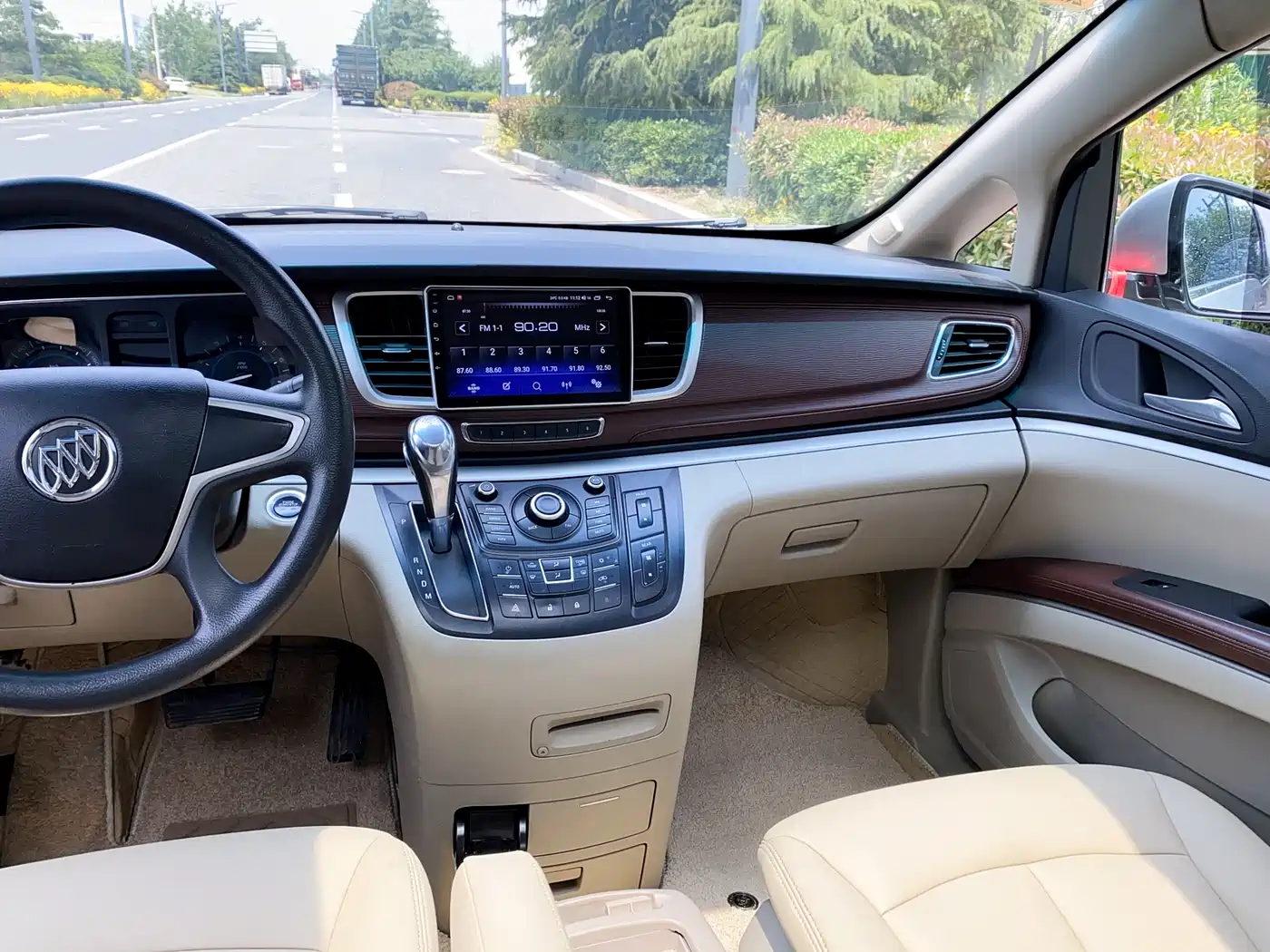 Buick GL8 2015 2.4L Luxury Business Exclusive Edition фото 18