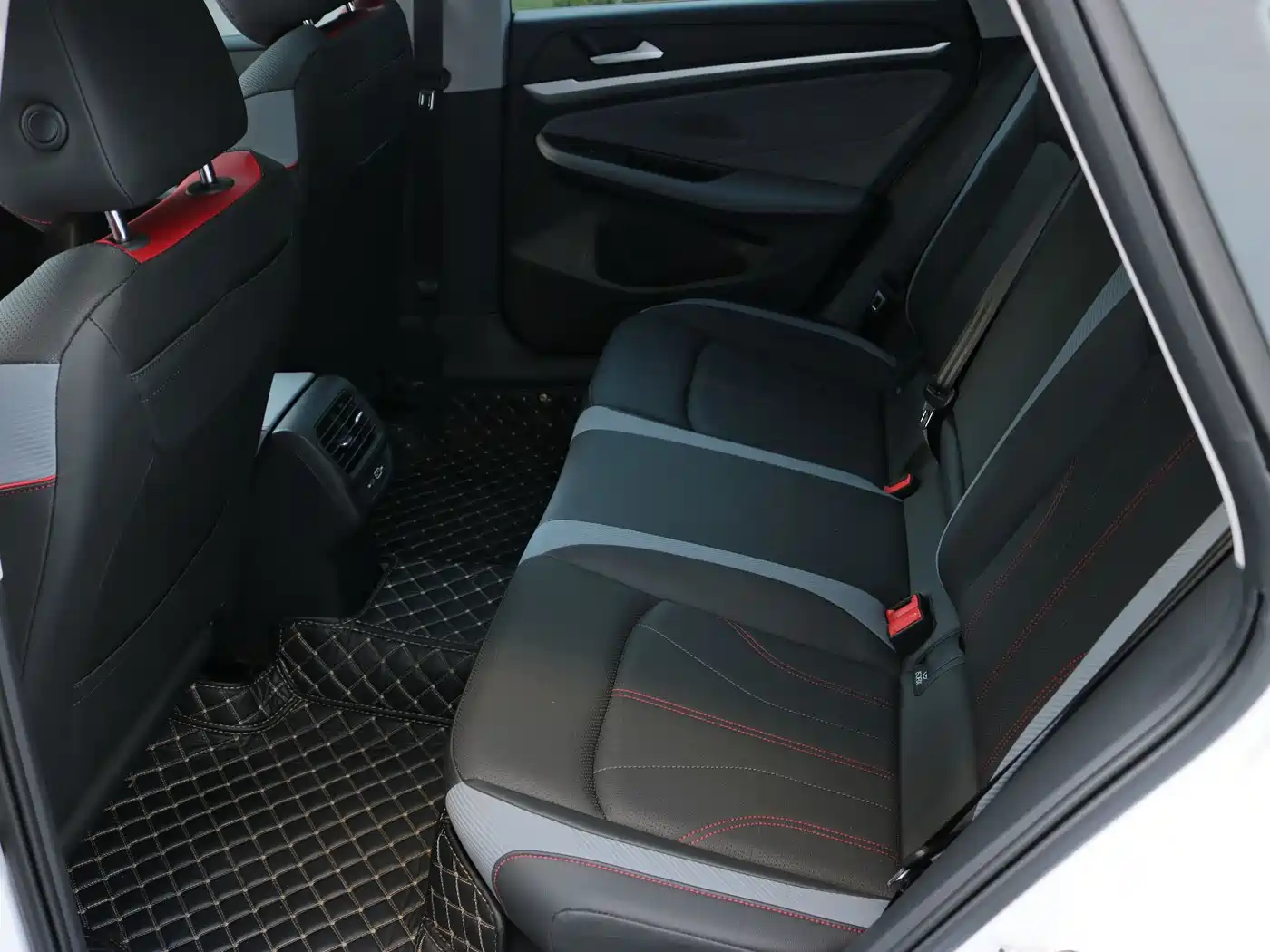 Volkswagen Lamando 2024 Lamando L 280TSI DSG Stylish Edition фото 8