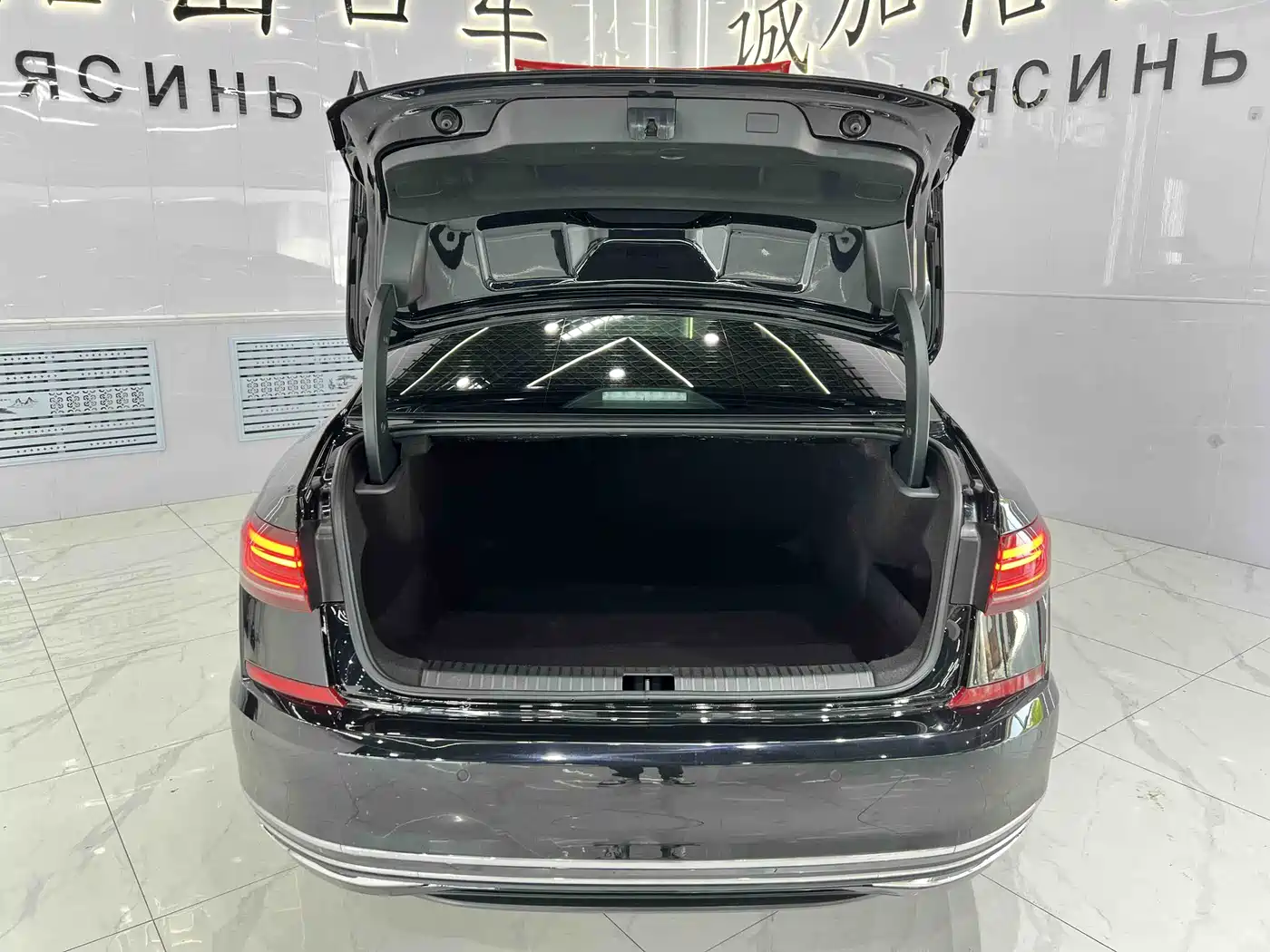Volkswagen Passat 2022 280TSI Elite Edition фото 18