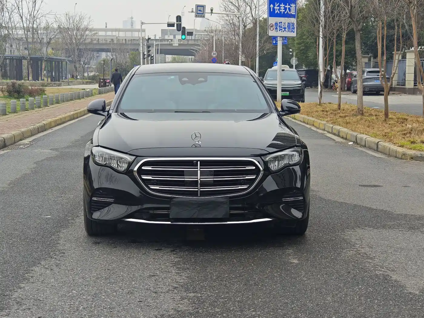 Mercedes-Benz E-Class 2024 Model E 300 L Luxury фото 2