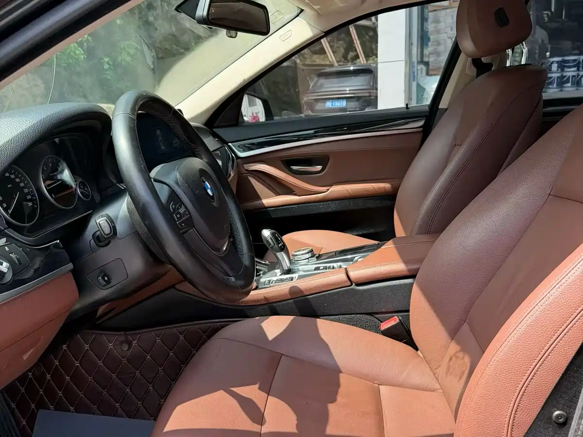 BMW 5 Series 2017 520Li Classic Edition фото 14