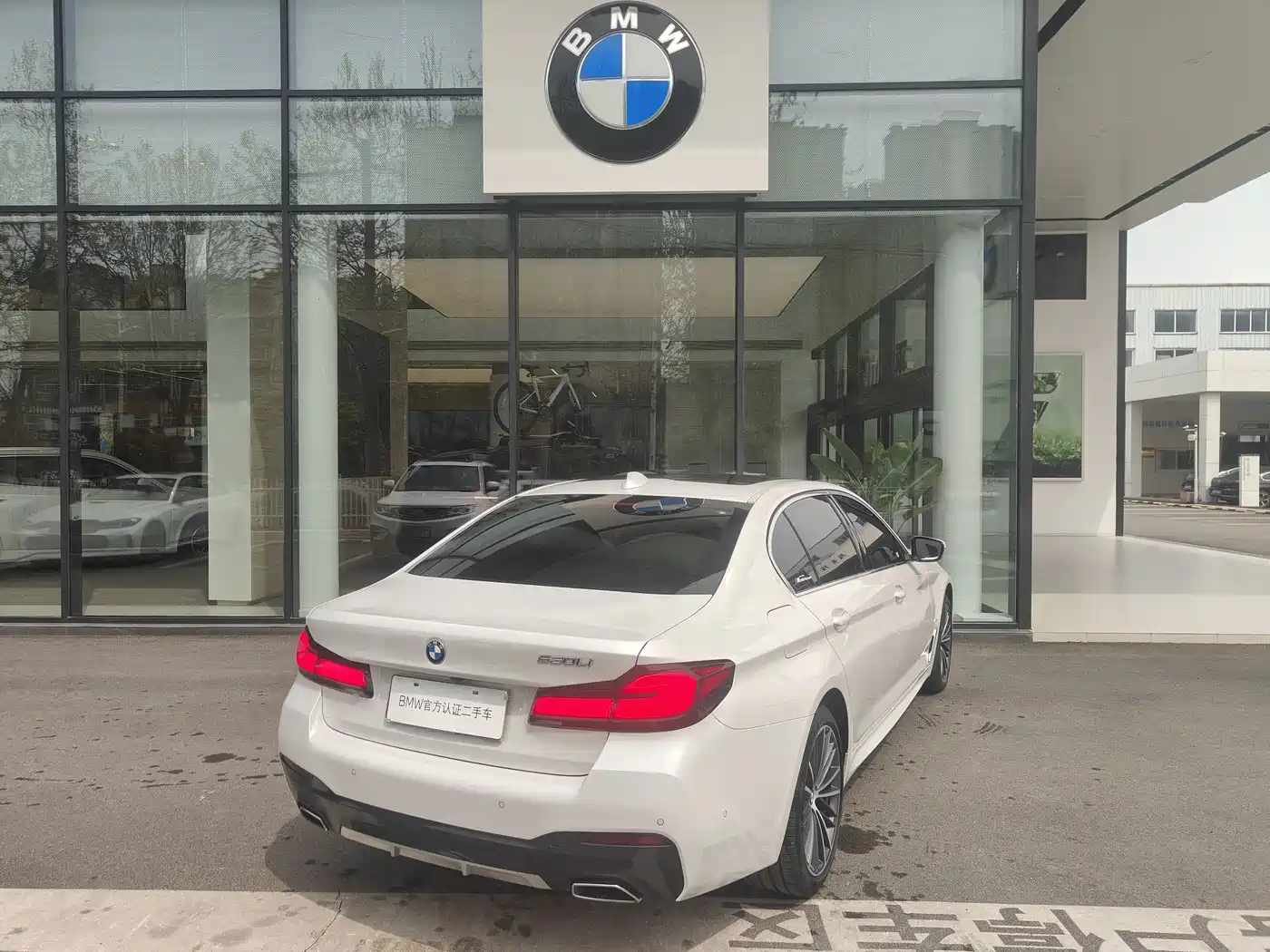 BMW 5 Series 2023 530Li Leading M Sport Package фото 9