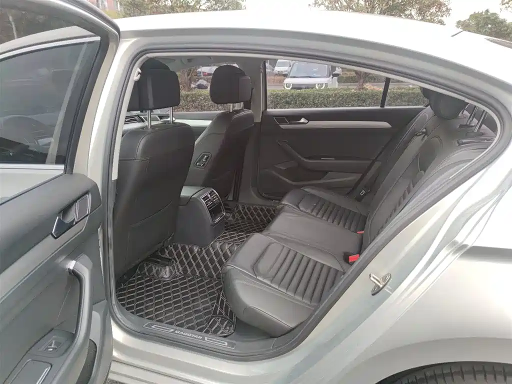 Volkswagen Magotan 2018 330TSI DSG Leading фото 5