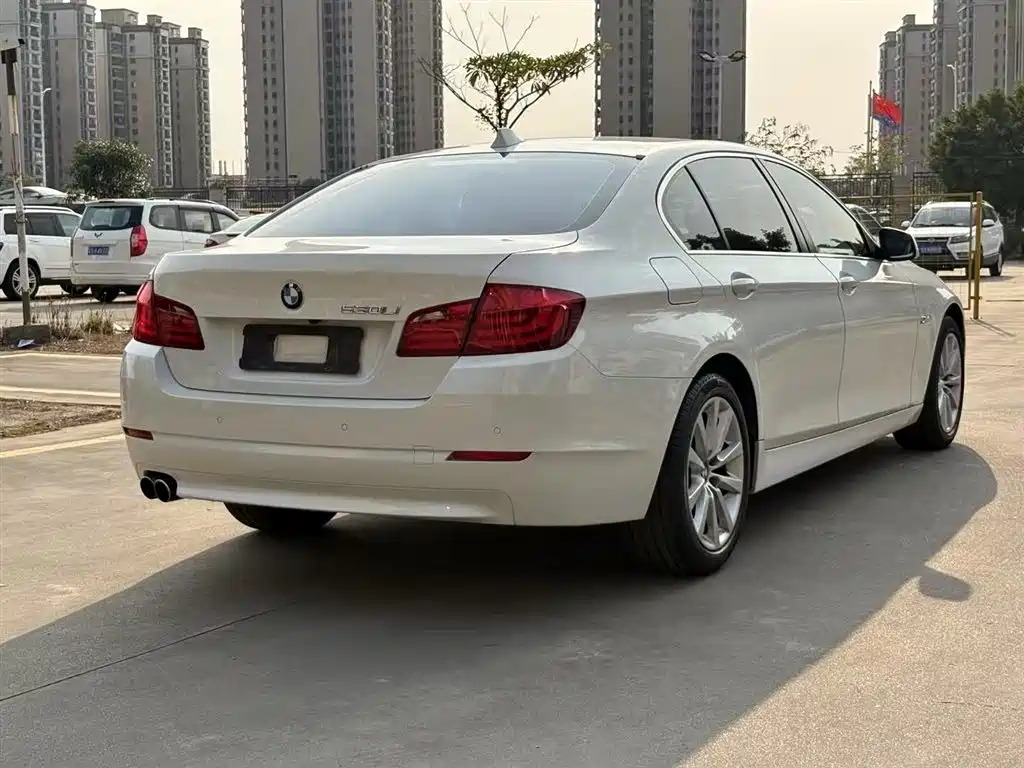 BMW 5 Series 2013 530Li Luxury фото 4