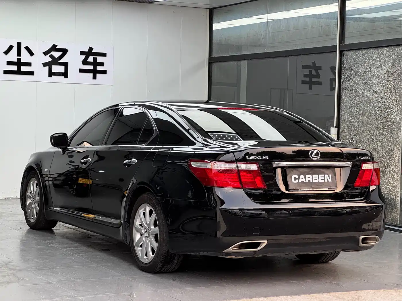 Photo 7 - Lexus LS