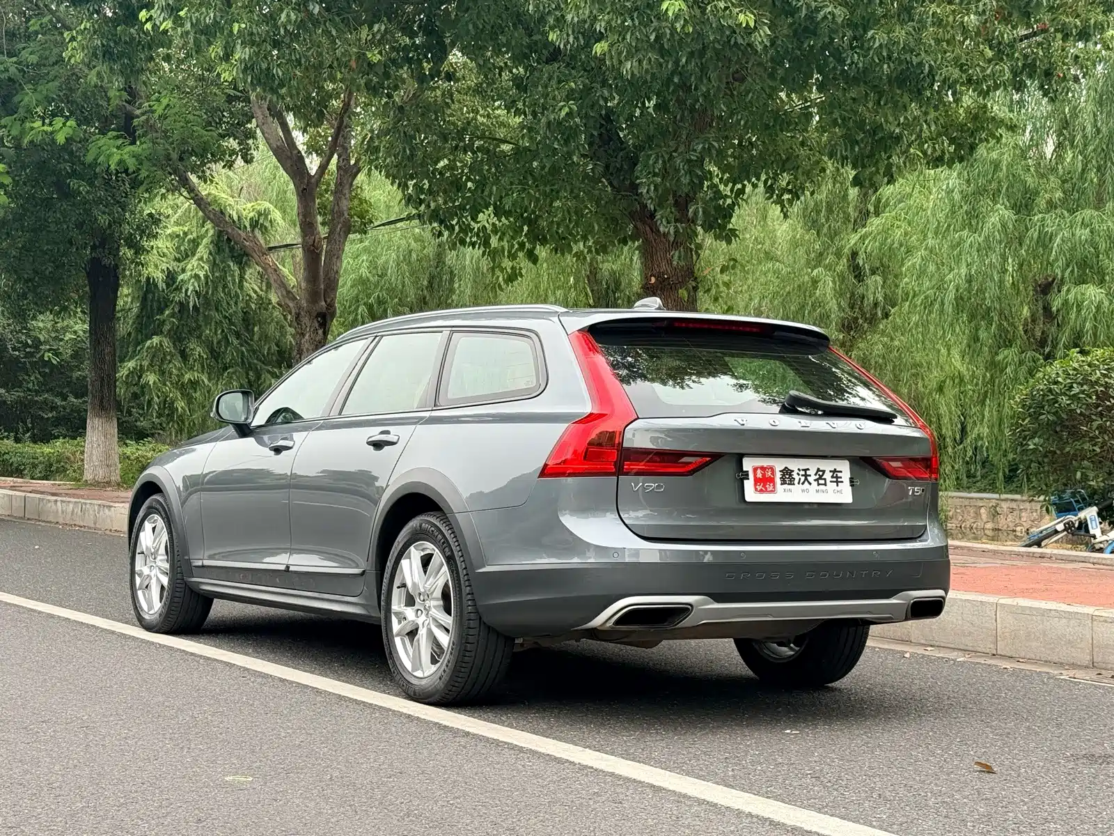 Photo 3 - Volvo V90
