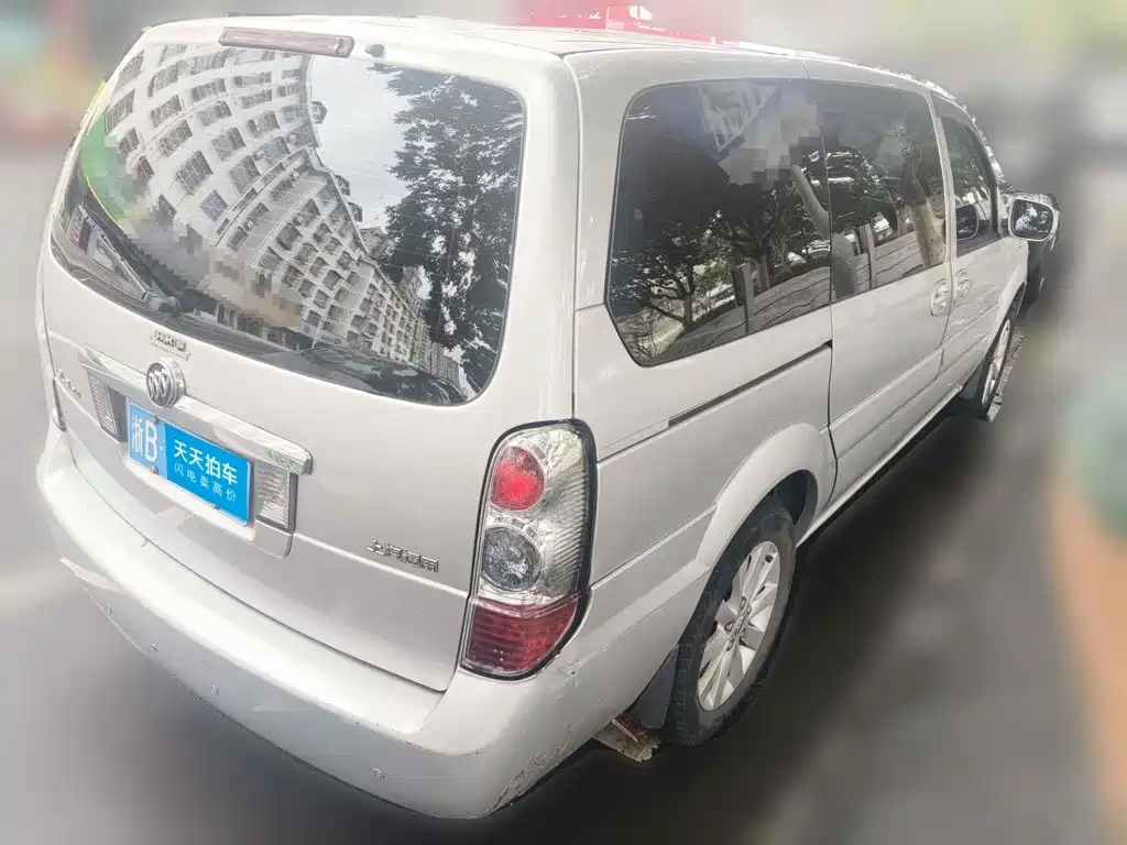 Photo 5 - Buick GL8