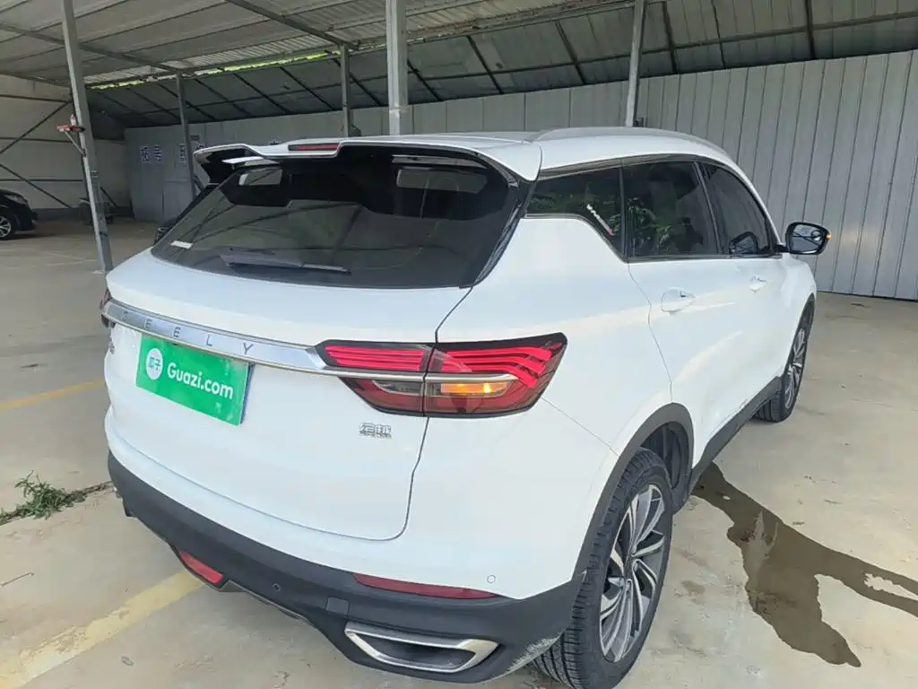 Фото 5 - Geely Coolray