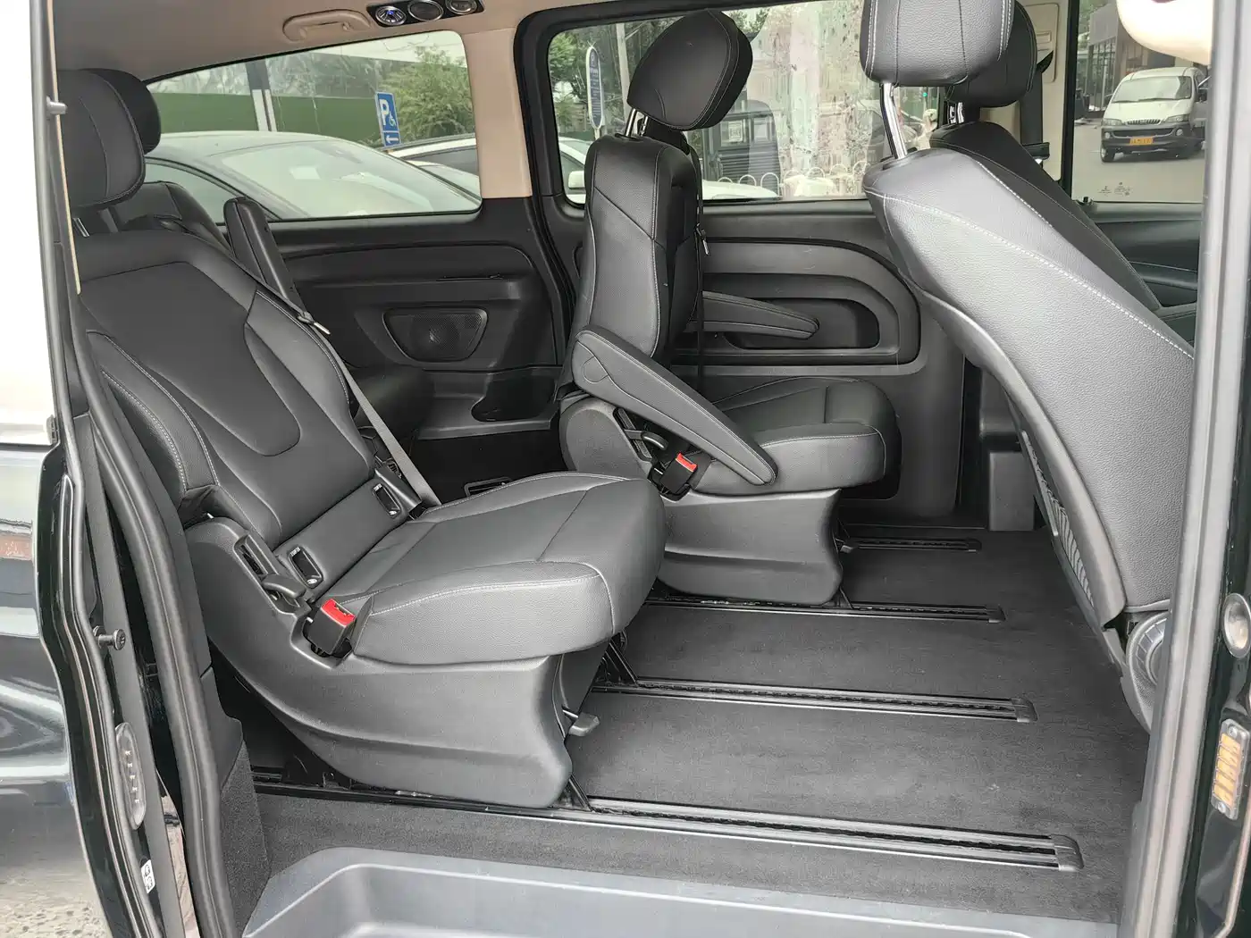 Mercedes-Benz Vito 2021 2.0T Elite 7-Seater фото 11