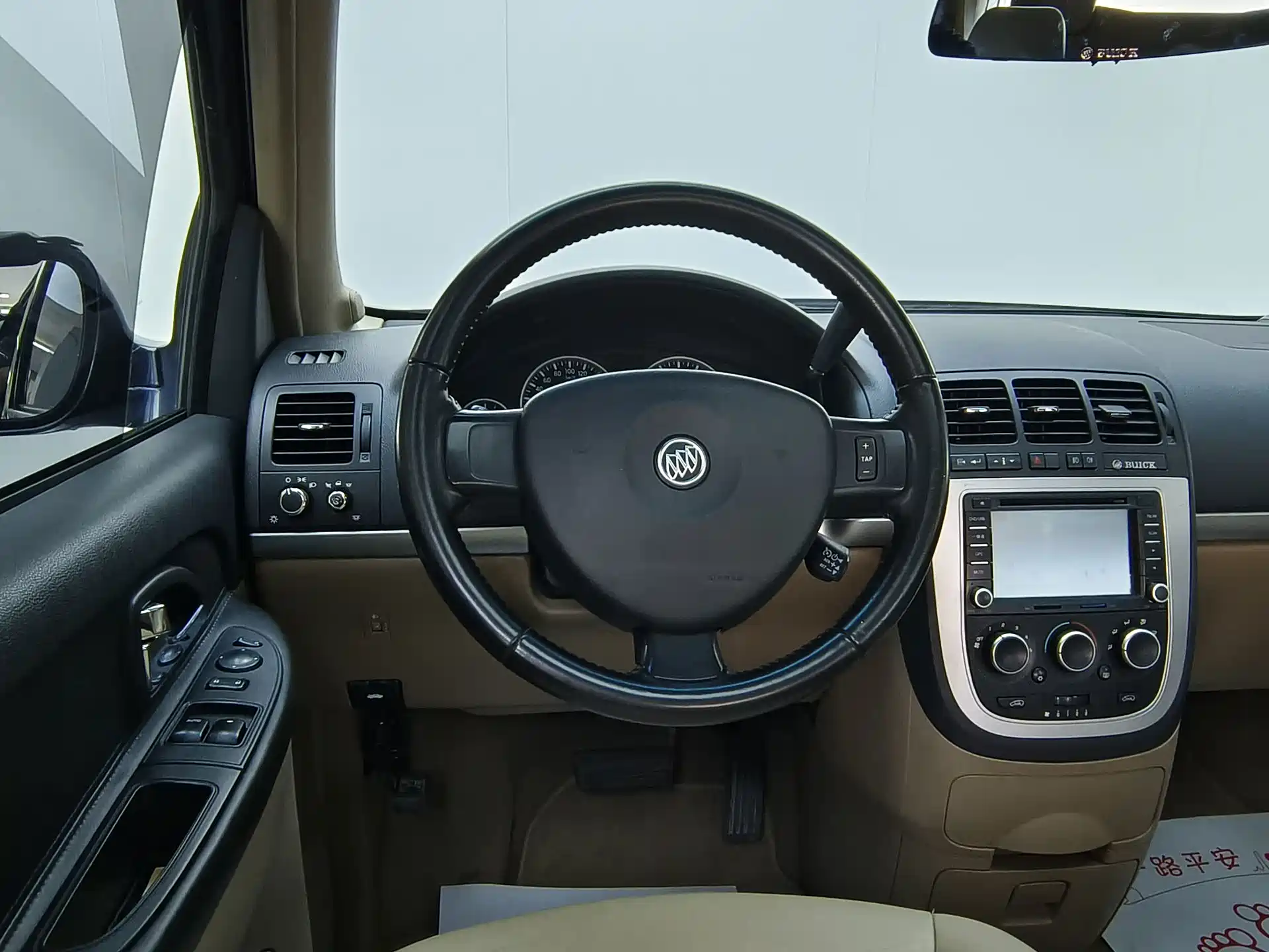 Photo 7 - Buick GL8