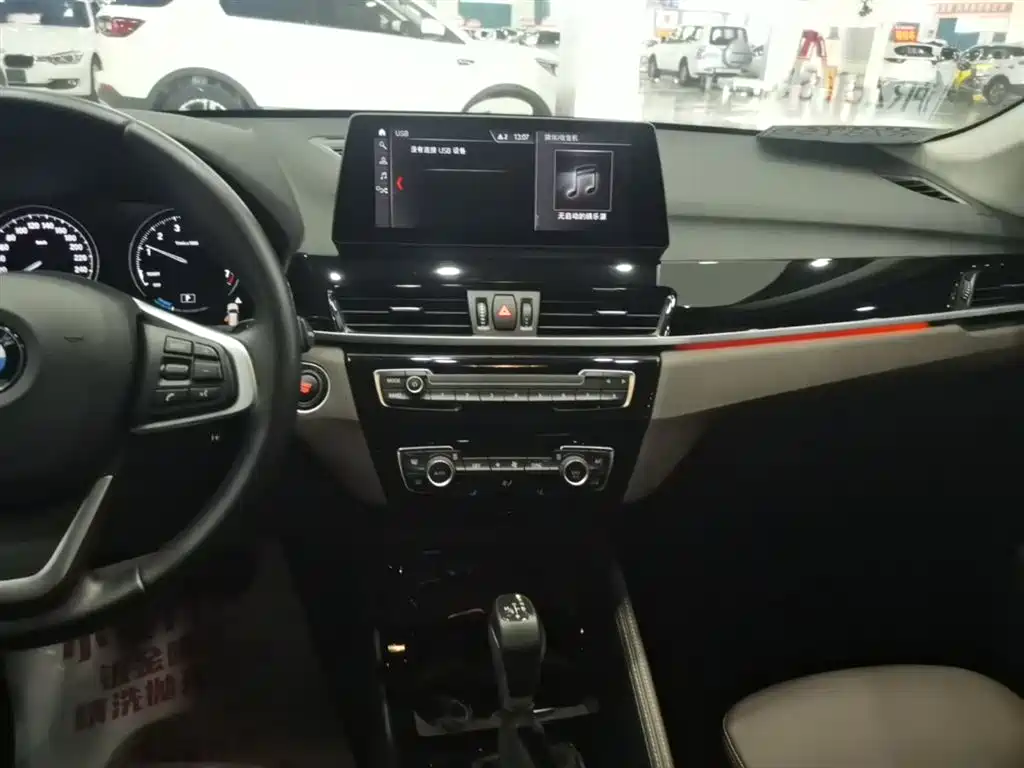 BMW X1 New Energy 2020 xDrive30Le Premium Edition фото 13