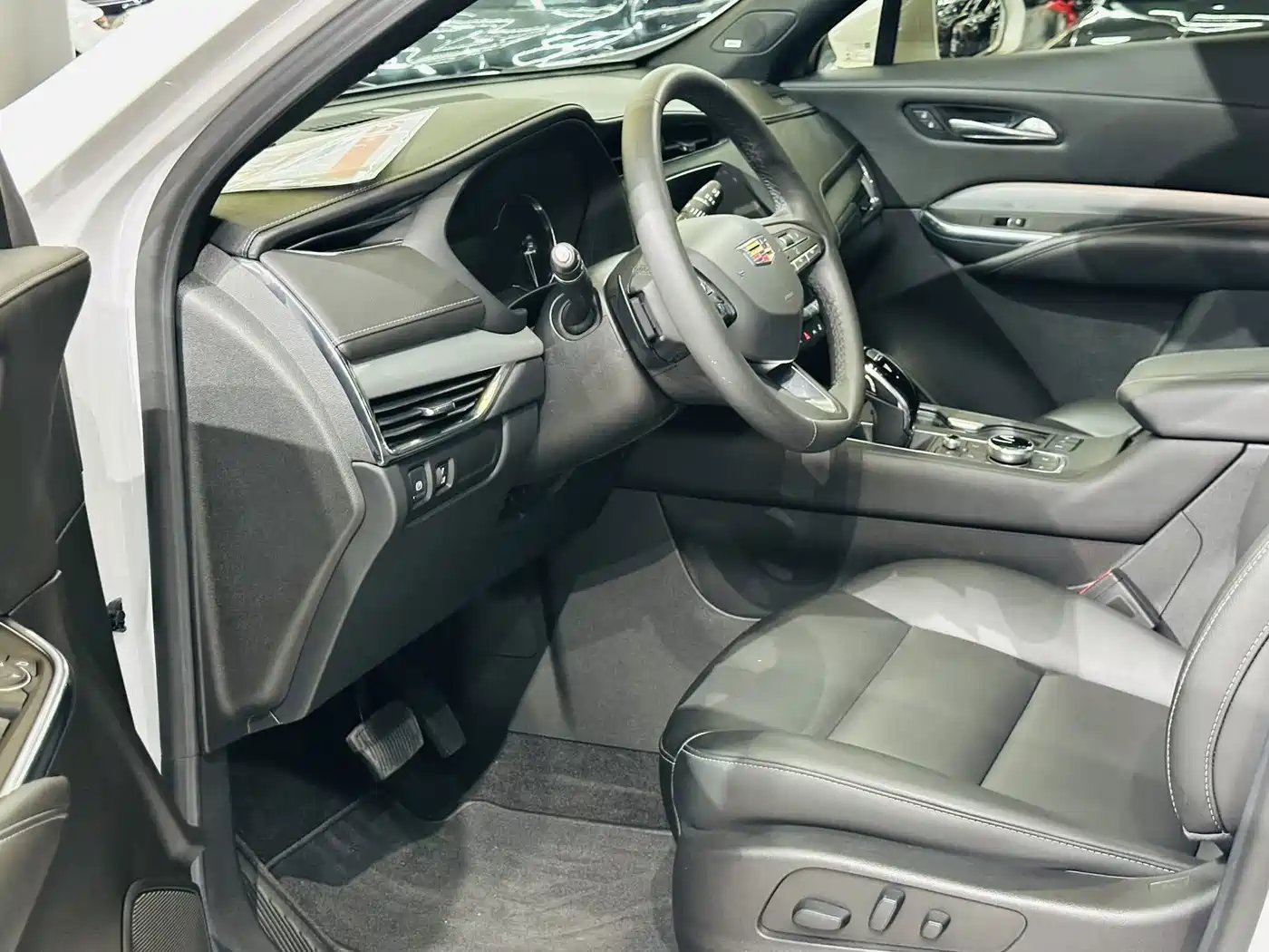 Cadillac XT4 2022 2023 Model Year 28T Two-Wheel Drive Luxury Model