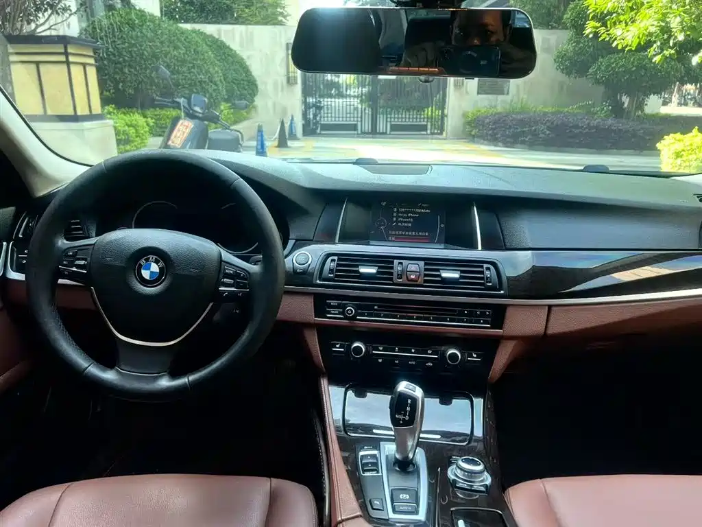BMW 5 Series 2017 525Li Leading Edition фото 9