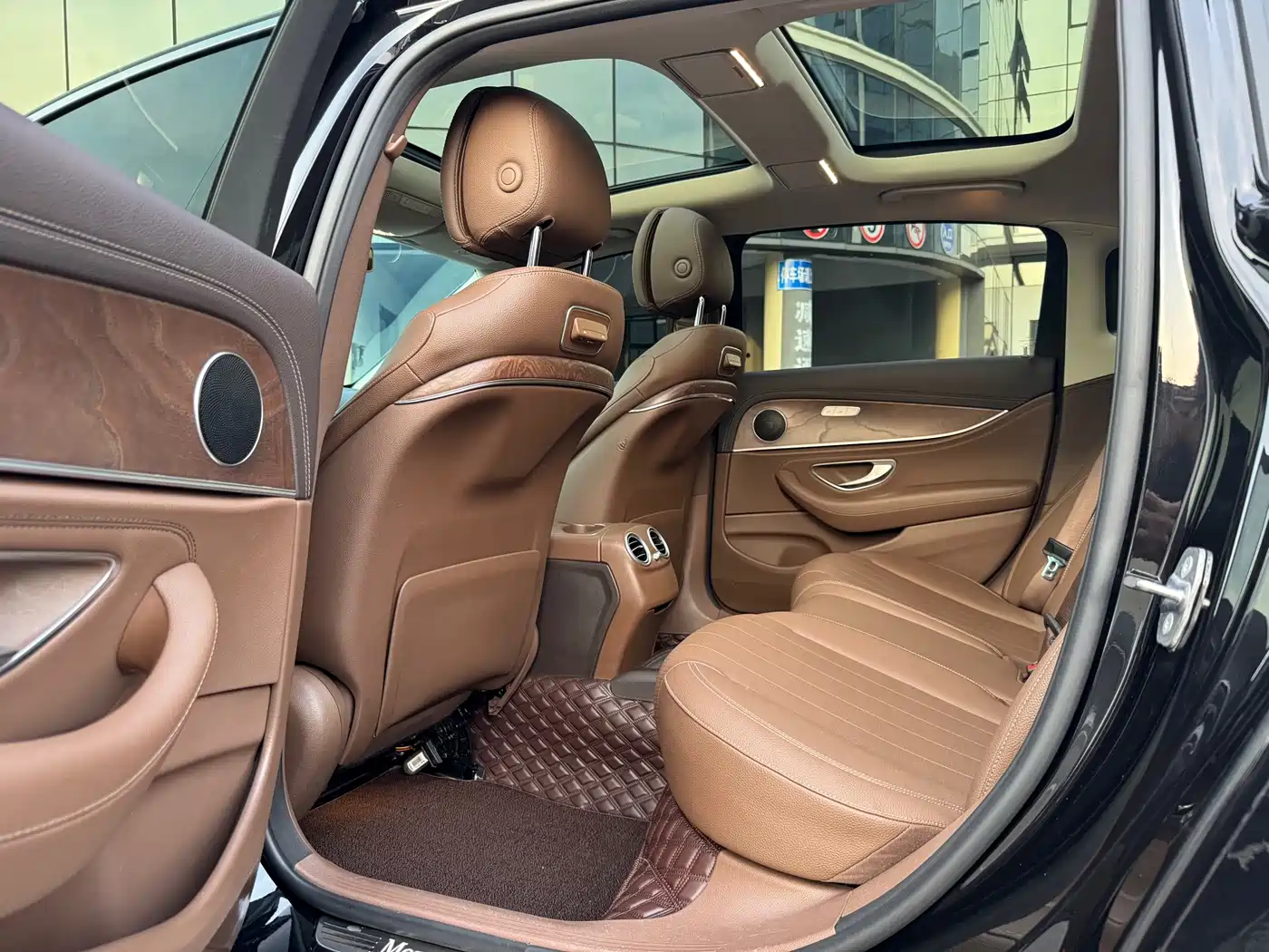 Mercedes-Benz E-Class 2019 E 300 L Fashion фото 8