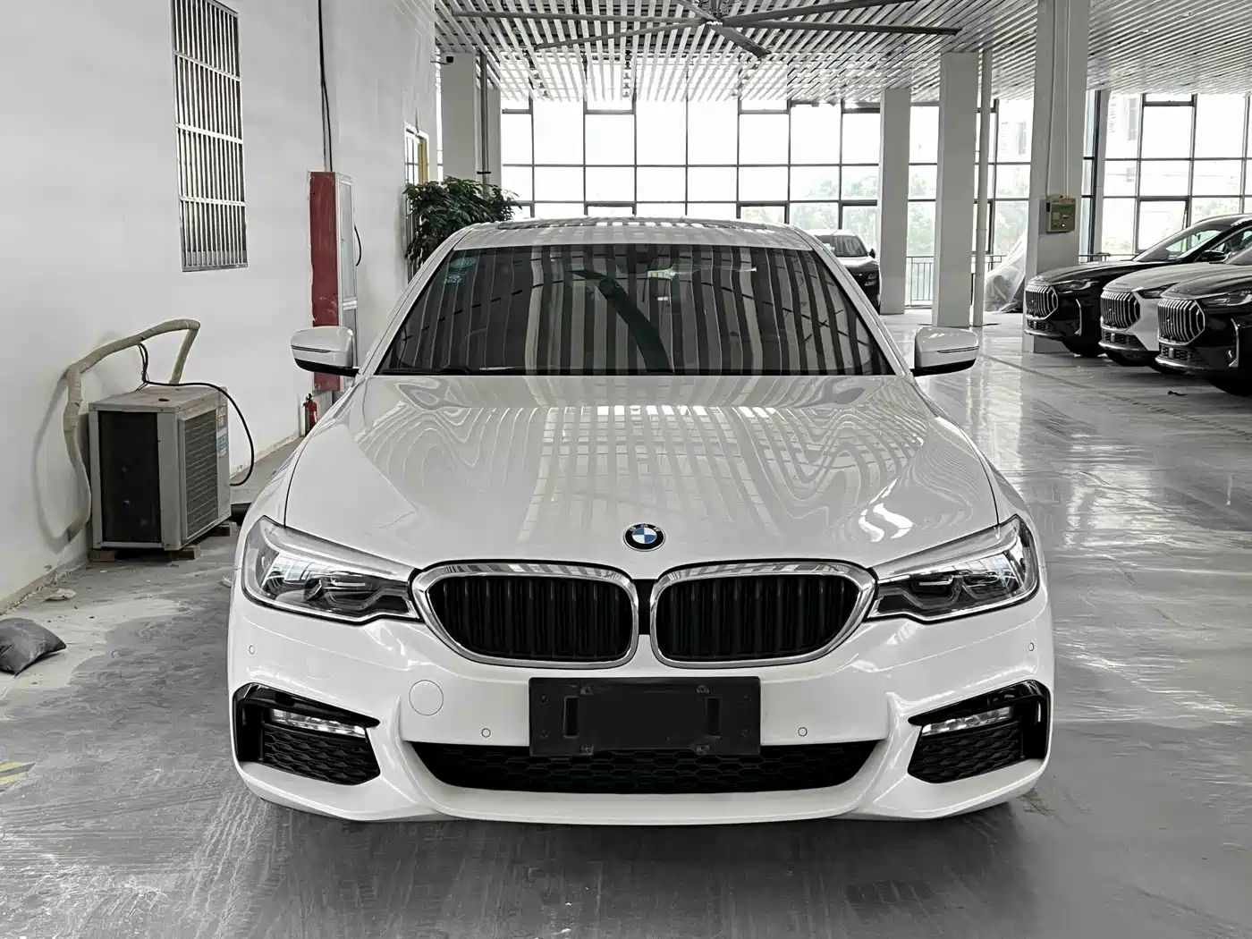 BMW 5 Series 2018 525Li M Sport Package фото 4