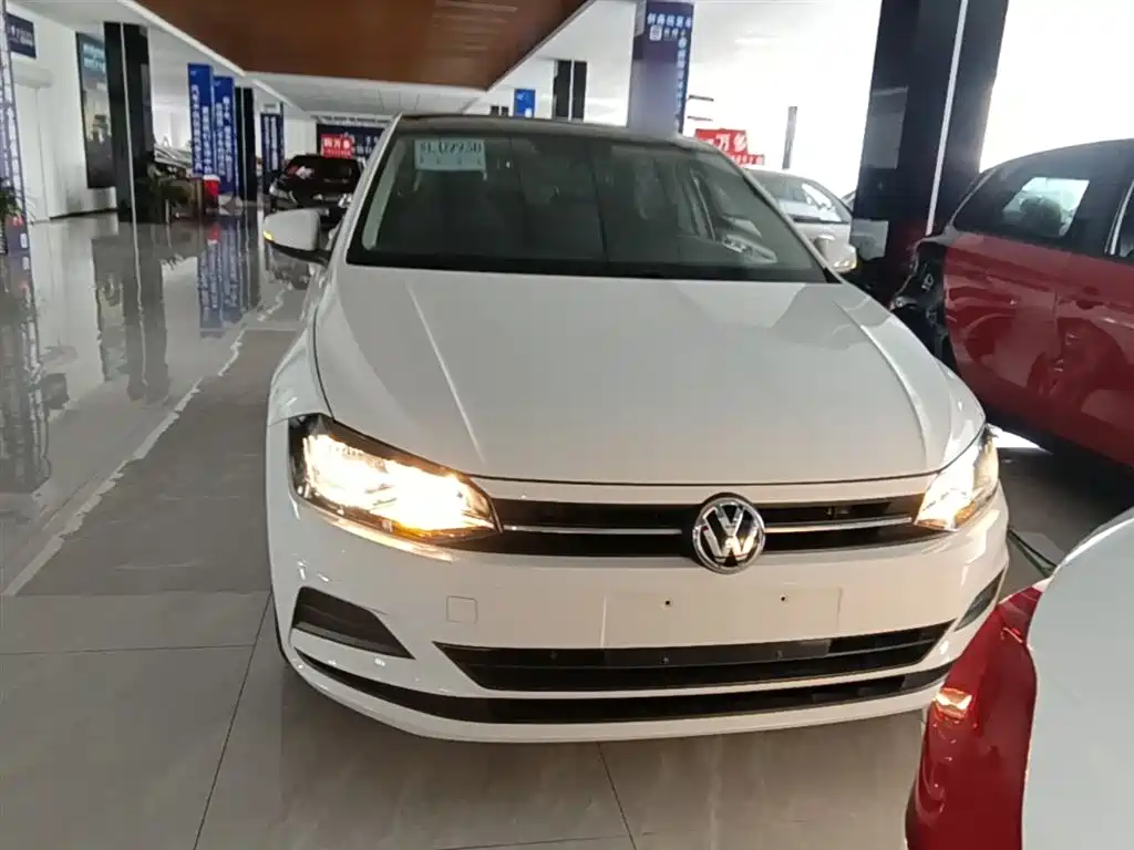 Volkswagen Polo 2019 Plus 1.5L Automatic Panorama Enjoyment Edition фото 3