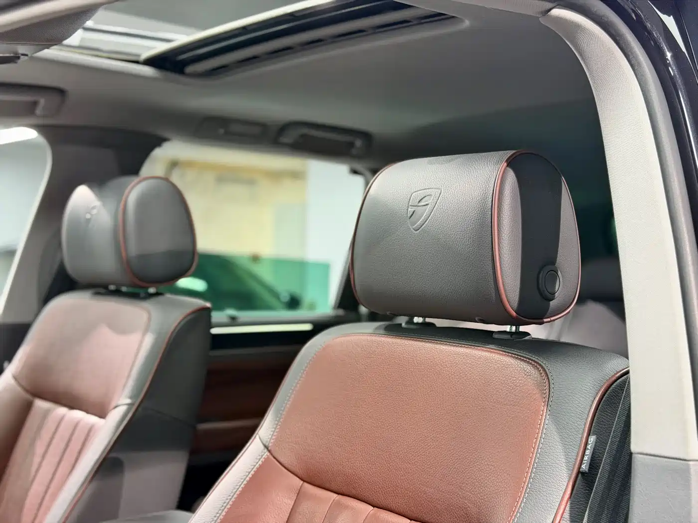 Volkswagen Touareg 2008 6.0 W12 Top Model фото 17