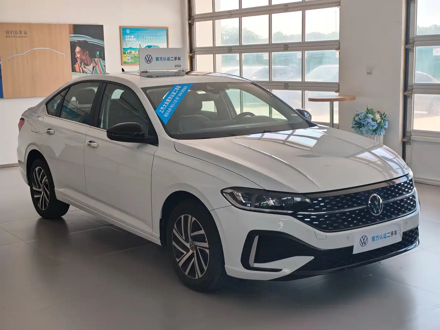 Volkswagen Lavida 2024 Model 300TSI DSG Starlight Leading Edition фото 3