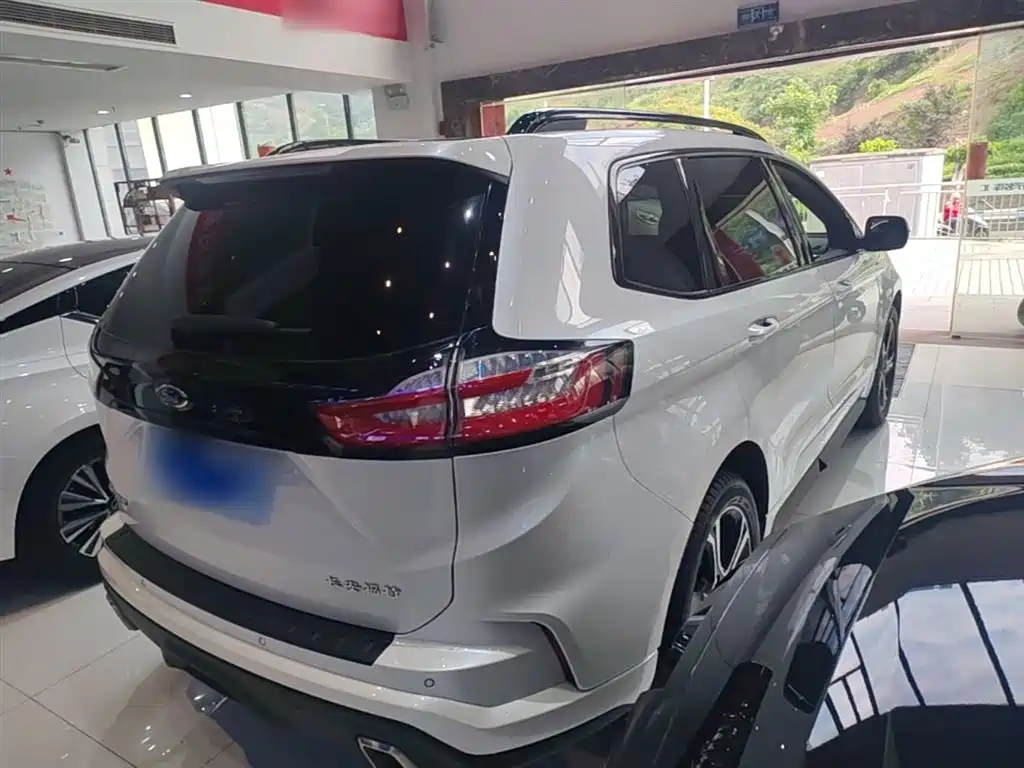 Фото 7 - Ford Edge