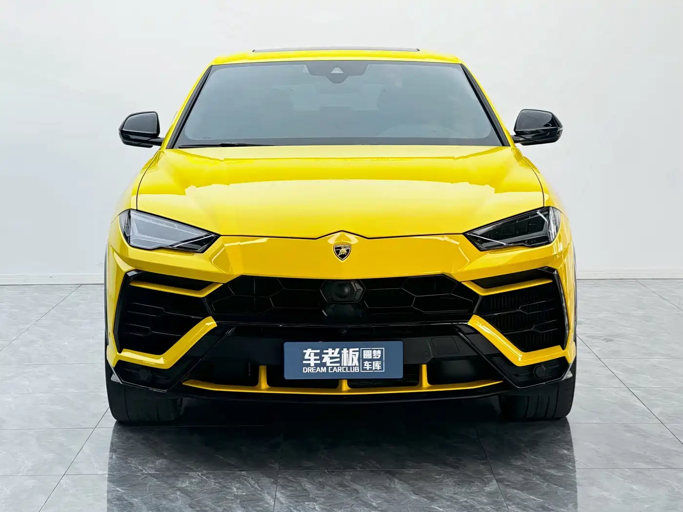 Фото 2 - Lamborghini Urus