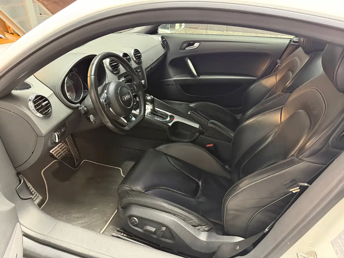 Audi TTS 2011 Model TTS Coupe 2.0TFSI quattro фото 10