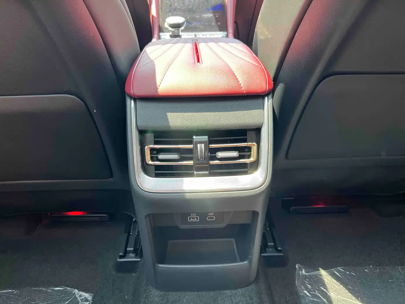 Hongqi H5 2024 2.0T Automatic Smart Connect Flag Smooth Edition фото 28