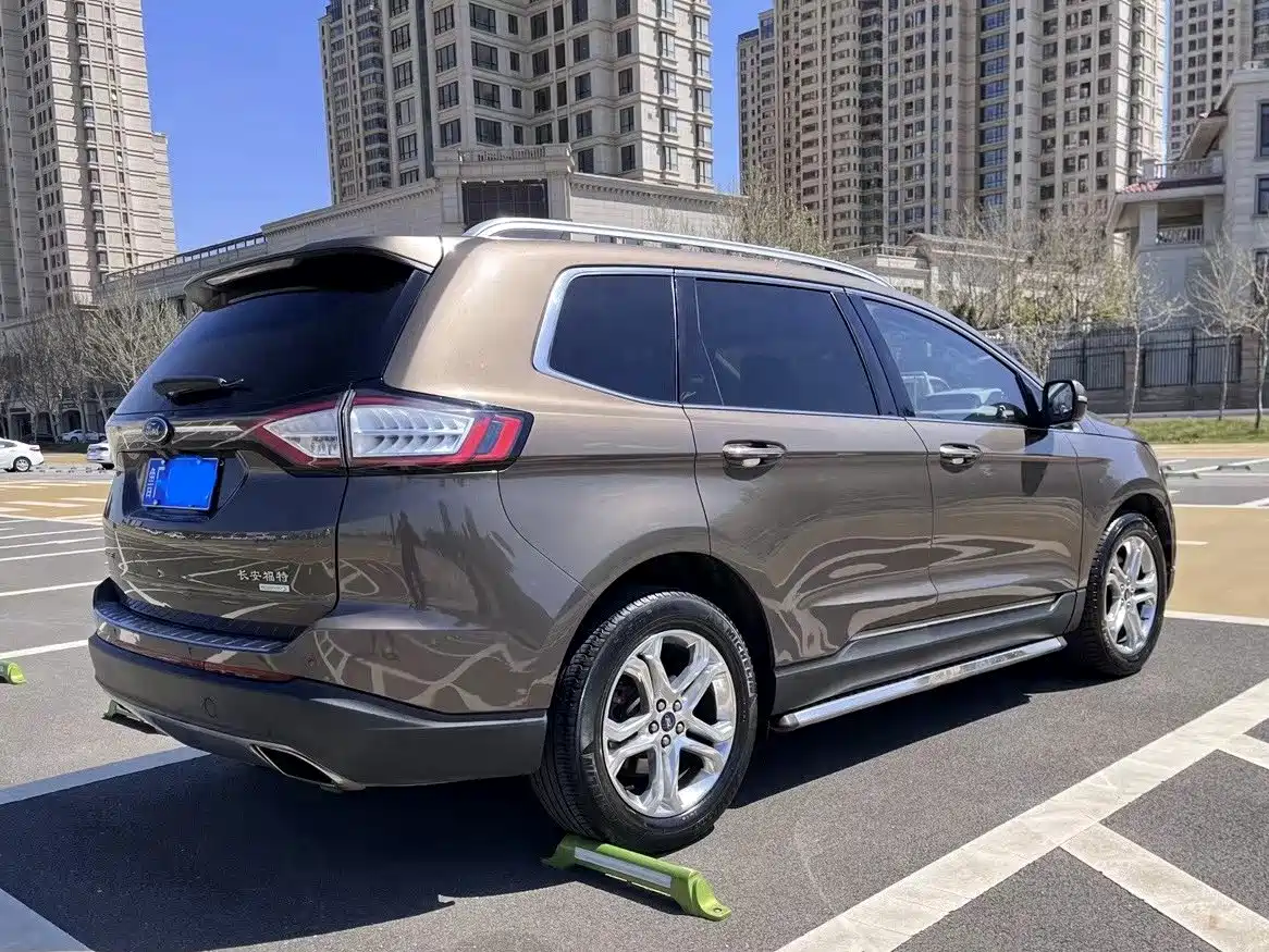 Photo 5 - Ford Edge