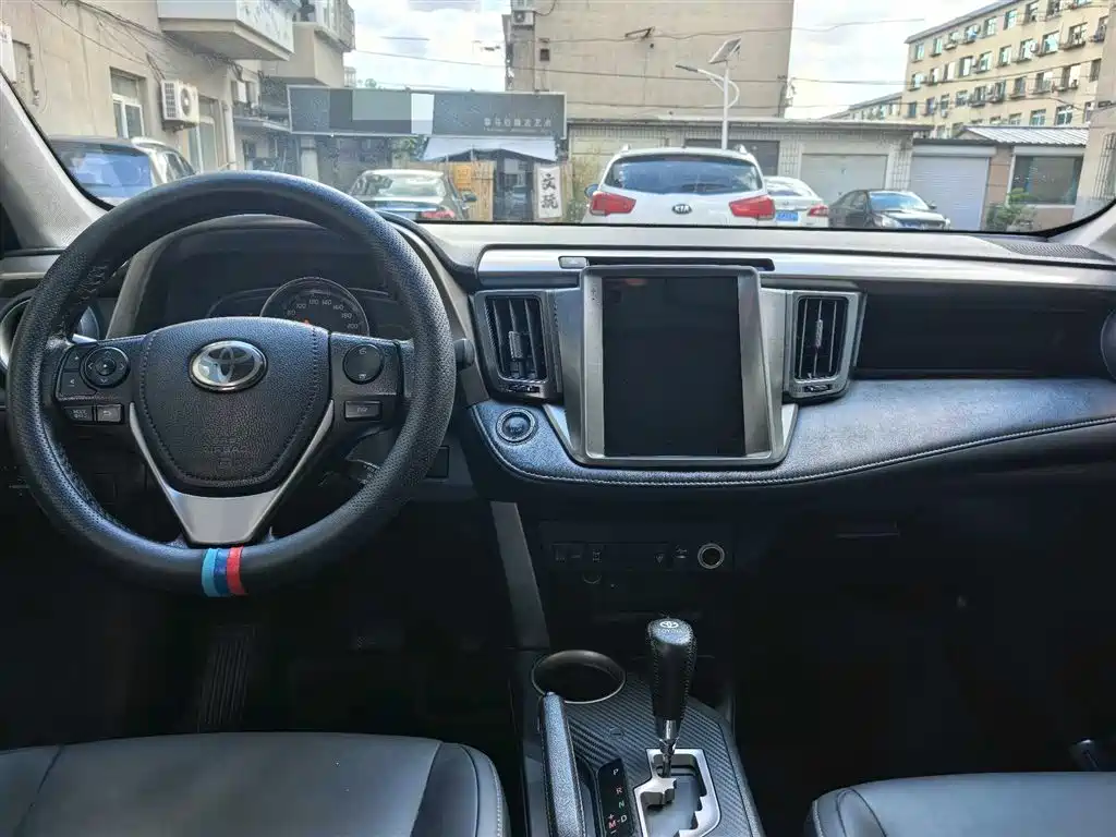 Toyota RAV4 Rongfang 2015 2.0L CVT 4WD Pioneer Edition фото 9
