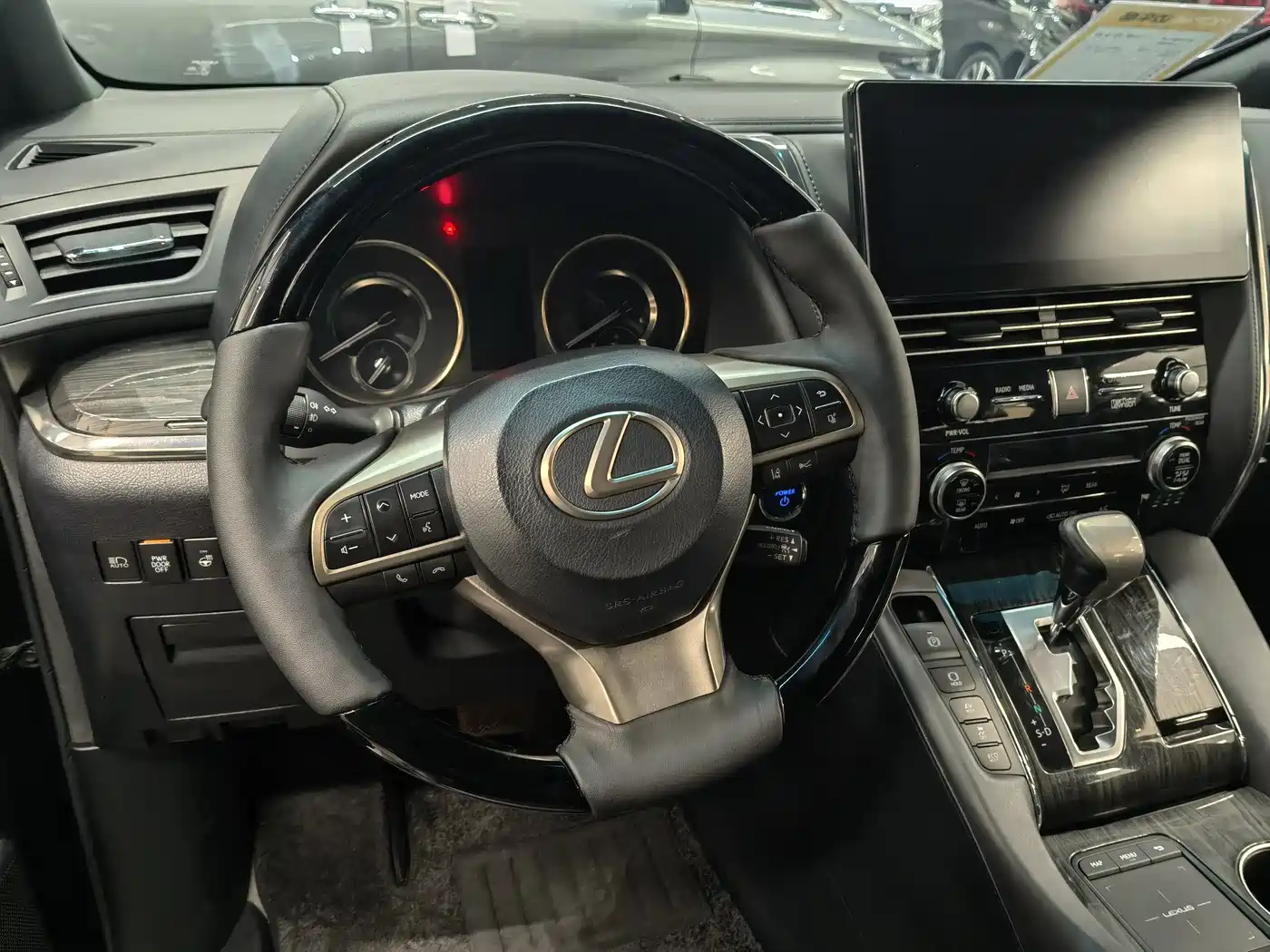 Lexus LM 2020 300h Seven-Seater Elegance Edition фото 13