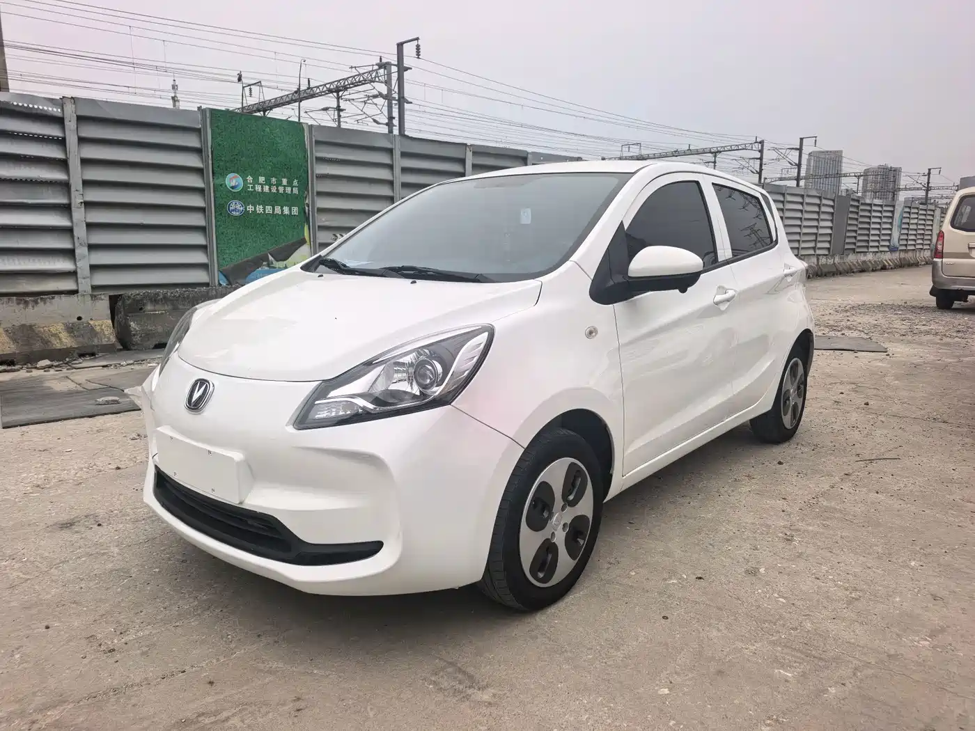 صورة 1 - Changan Benben E-Star