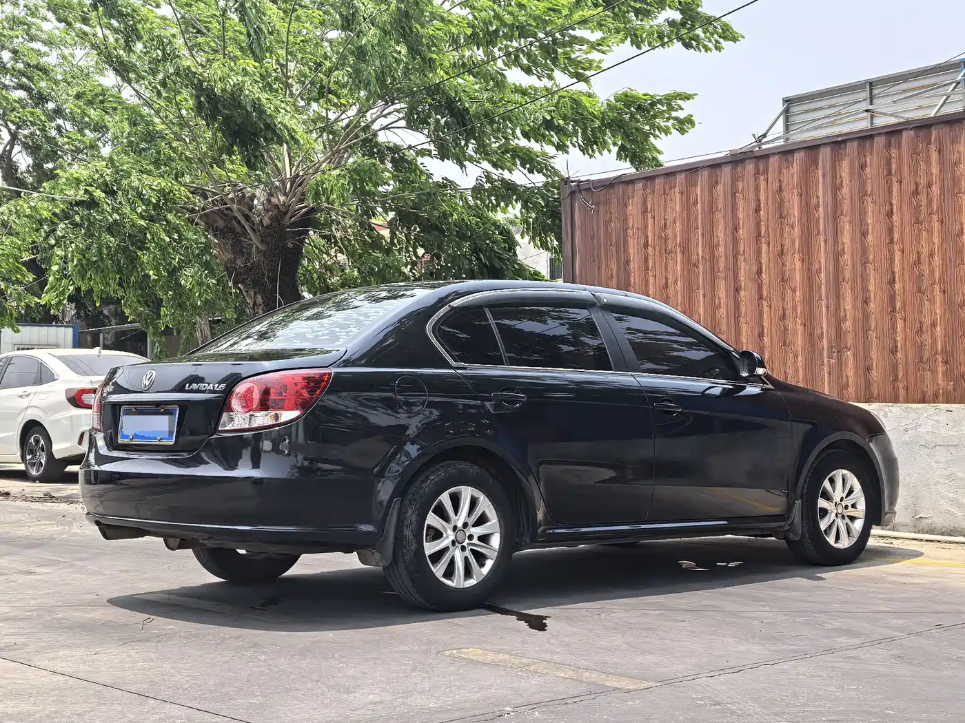 Volkswagen Lavida 2013 Classic 1.6L Manual Style Edition фото 7