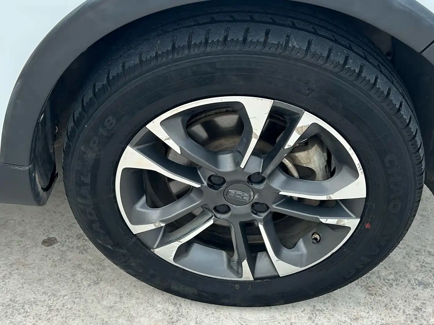 Фото 9 - Geely Vision X3