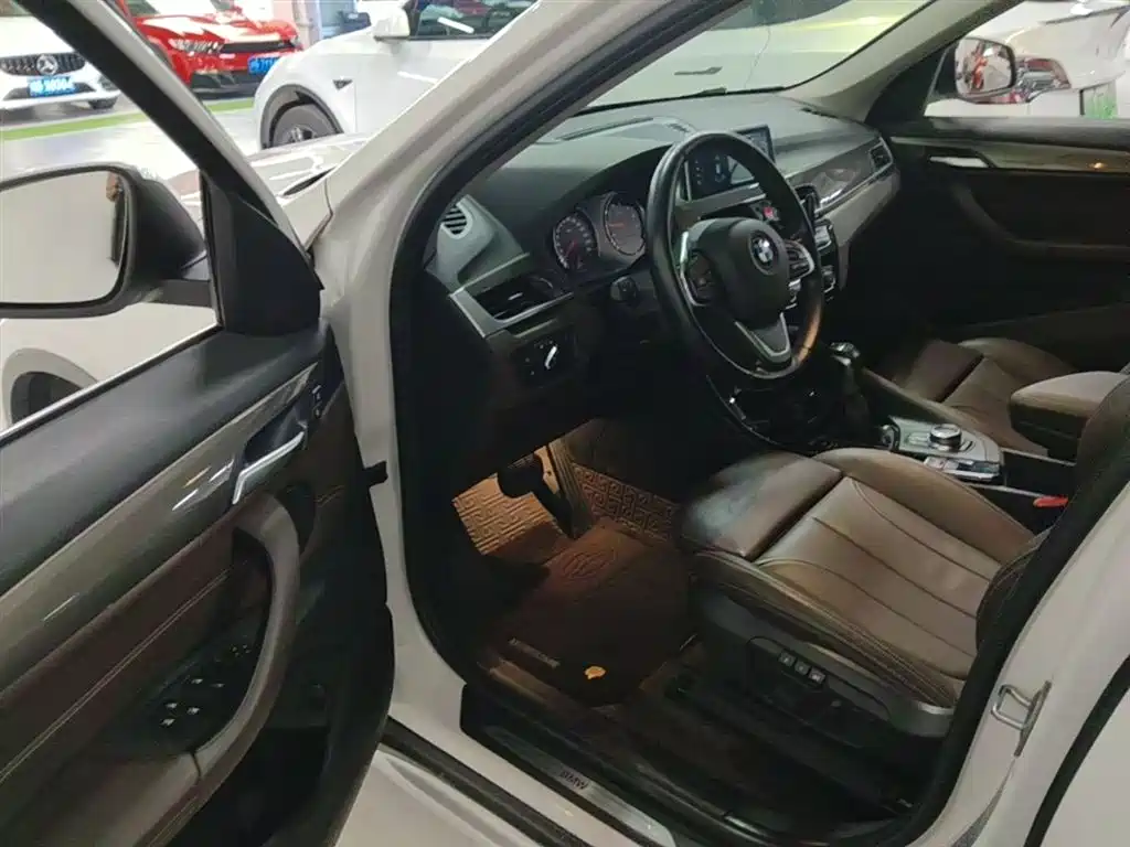 BMW X1 2019 xDrive20Li Premium Model фото 16